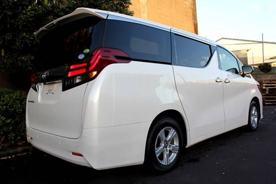 5 Seater Toyota Voxy / Noah Van