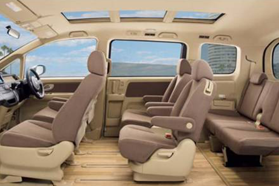 5 Seater Toyota Voxy / Noah Van